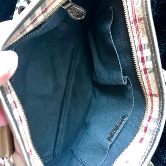 Classic Burberry Bag - Picture 6 of 8